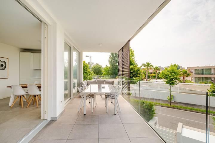 Apartment Luma With Pool Lido di Jesolo Kültér fotó